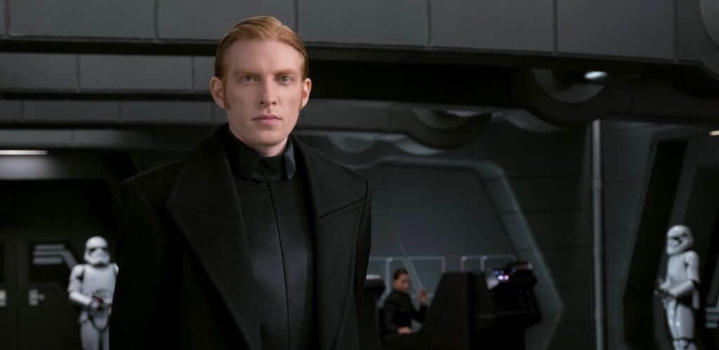 Star Wars : Hux a besoin de free hugs, mais Ren passe son tour